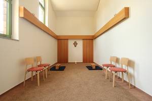 Quelle: Erzbischöfliches Seelsorgeamt Freiburg - Bildungshäuser und Familienferienstätten Kursprogramm im Haus Maria Lindenberg Gebetsraum