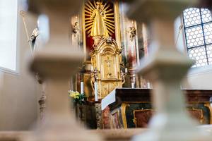 Quelle: Wallfahrtsbüro Maria Lindenberg Innenansicht zum Altar der Wallfahrtskirche Maria Lindenberg