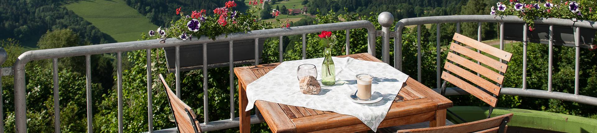 Terrasse Haus Maria Lindenberg mit Ausblick auf den Schwarzwald