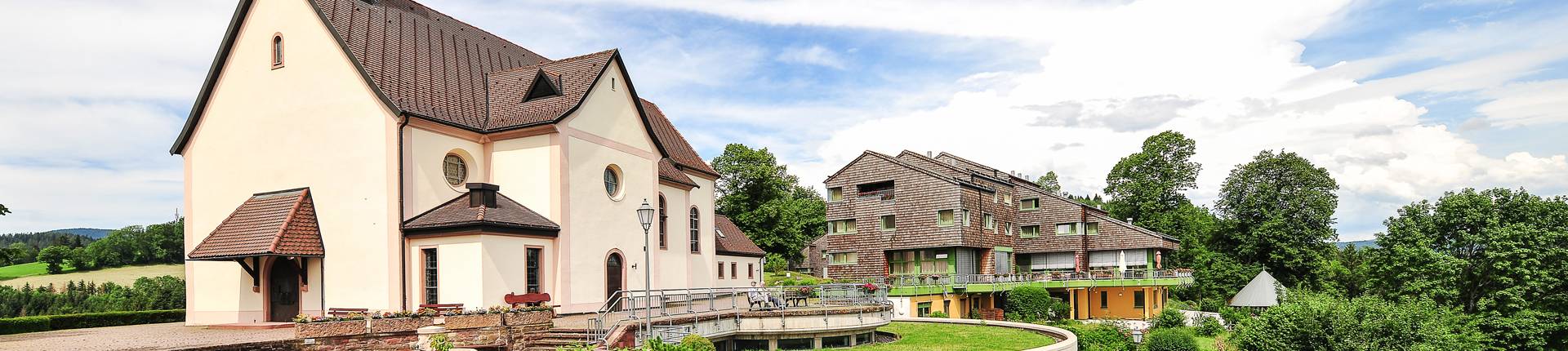 Haus Maria Lindenberg Aussicht mit Wallfahrtskirche