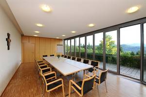 Quelle: Erzbischöfliches Seelsorgeamt Freiburg - Bildungshäuser und Familienferienstätten Franziskussaal im Haus Maria Lindenberg