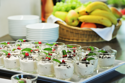 Quelle: Erzbischöfliches Seelsorgeamt Freiburg - Bildungshäuser und Familienferienstätten Obst und Dessert im Haus Maria Lindenberg